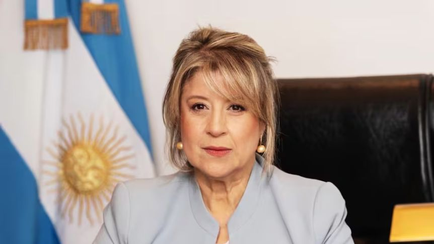 LA MINISTRA QUE CONSTRUYE SU CARRERA SOBRE PIBES PRESOS, MIGRANTES ESCRACHADOS Y LA MENTIRA COMO MÉTODO