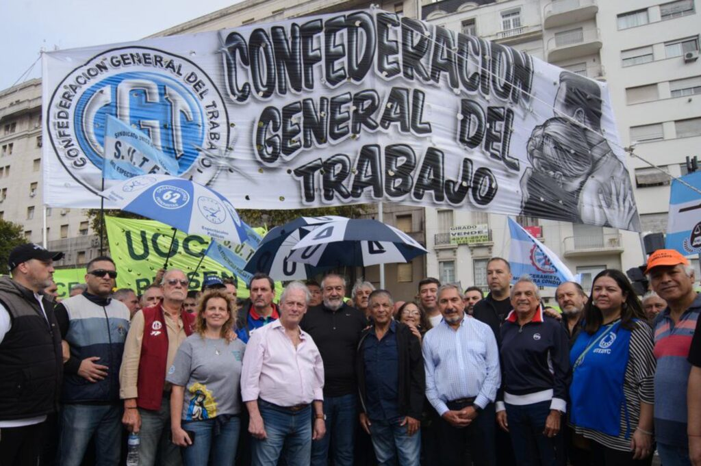 LA CGT Y EL ARTE DE LLEGAR TARDE CON ENCUESTA BAJO EL BRAZO