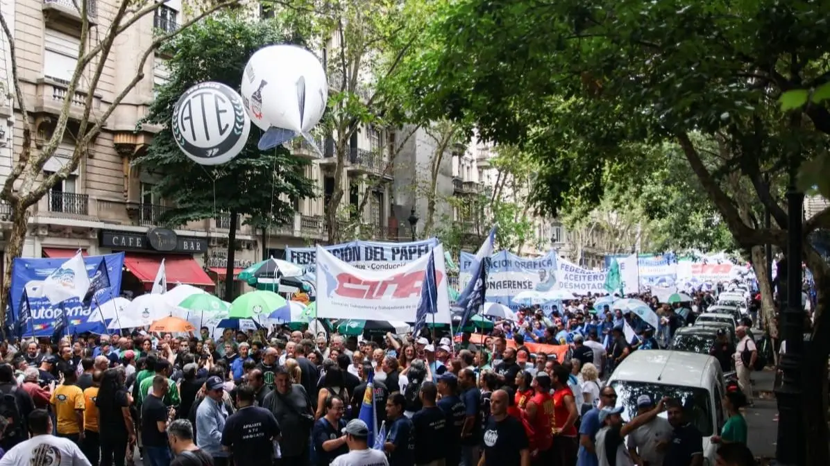Senado avanza con la reforma laboral: paro de 36 horas y tensión sindical antes del 1° de marzo