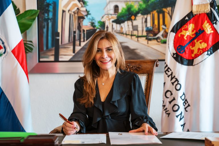 República Dominicana: Carolina Mejía primero en popularidad regional. ¿Popularidad o inversión? Averigüe usted mismo