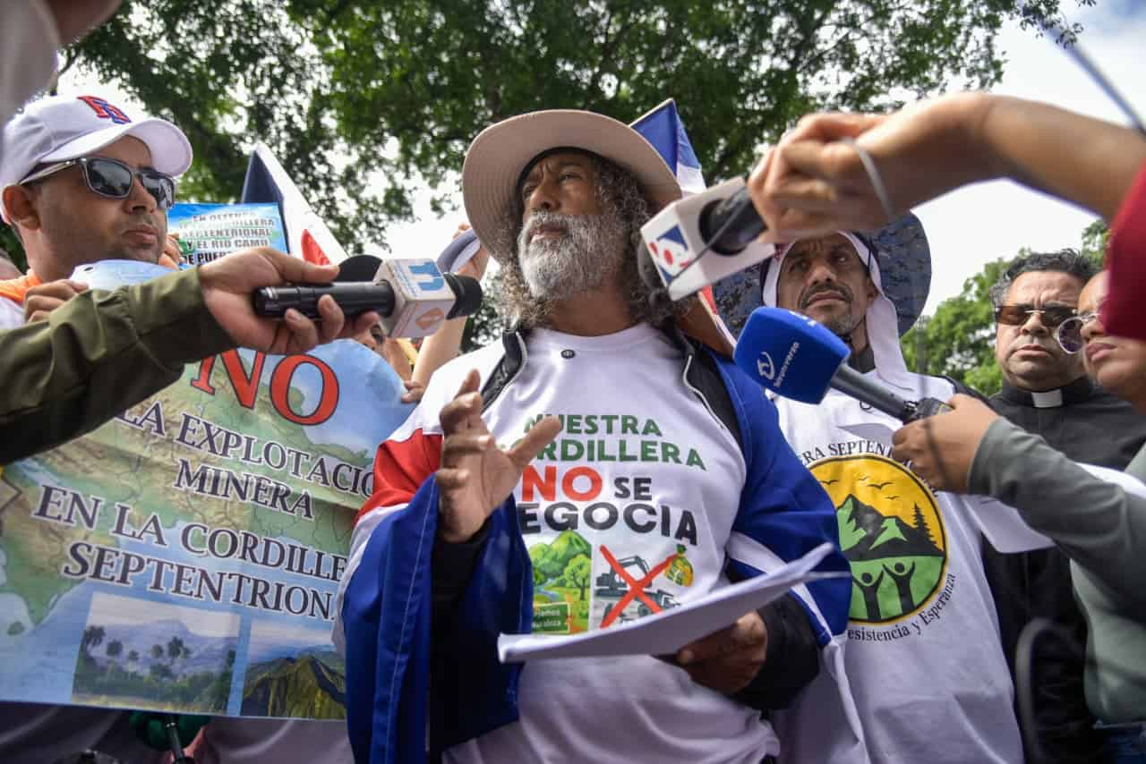 Cordillera en llamas: República Dominicana se revuelve contra la minería mientras el gobierno juega al equilibrista