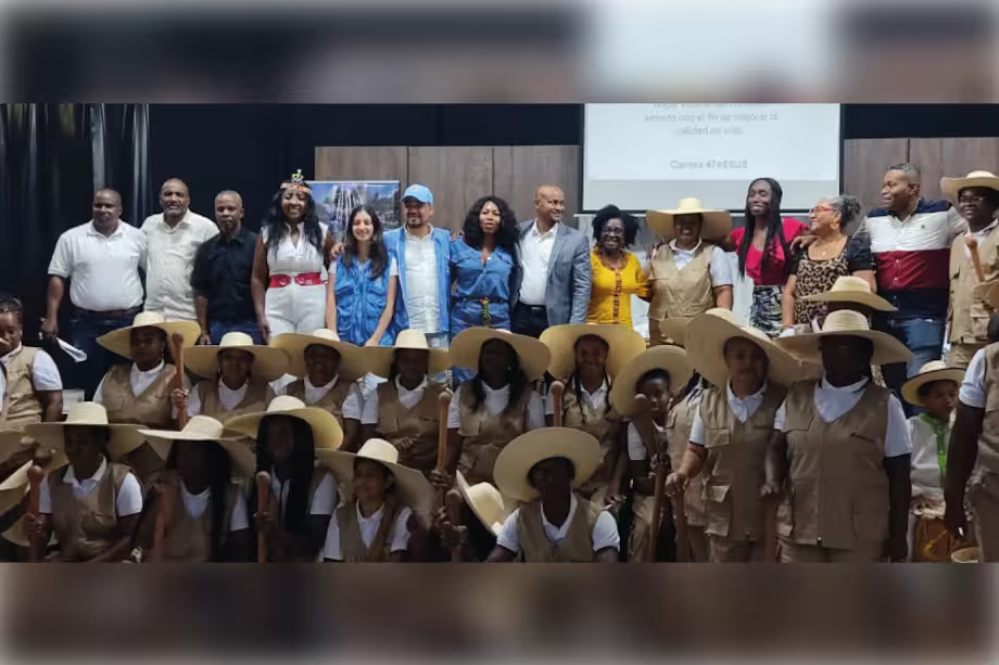 Cali, Colombia: mujeres afro desplazadas hacen de guardias donde el Estado nunca llegó