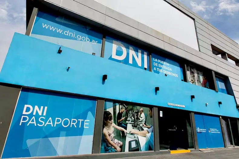 Cambios en organismos clave del Estado: renuncias en Renaper, UIF y Transporte