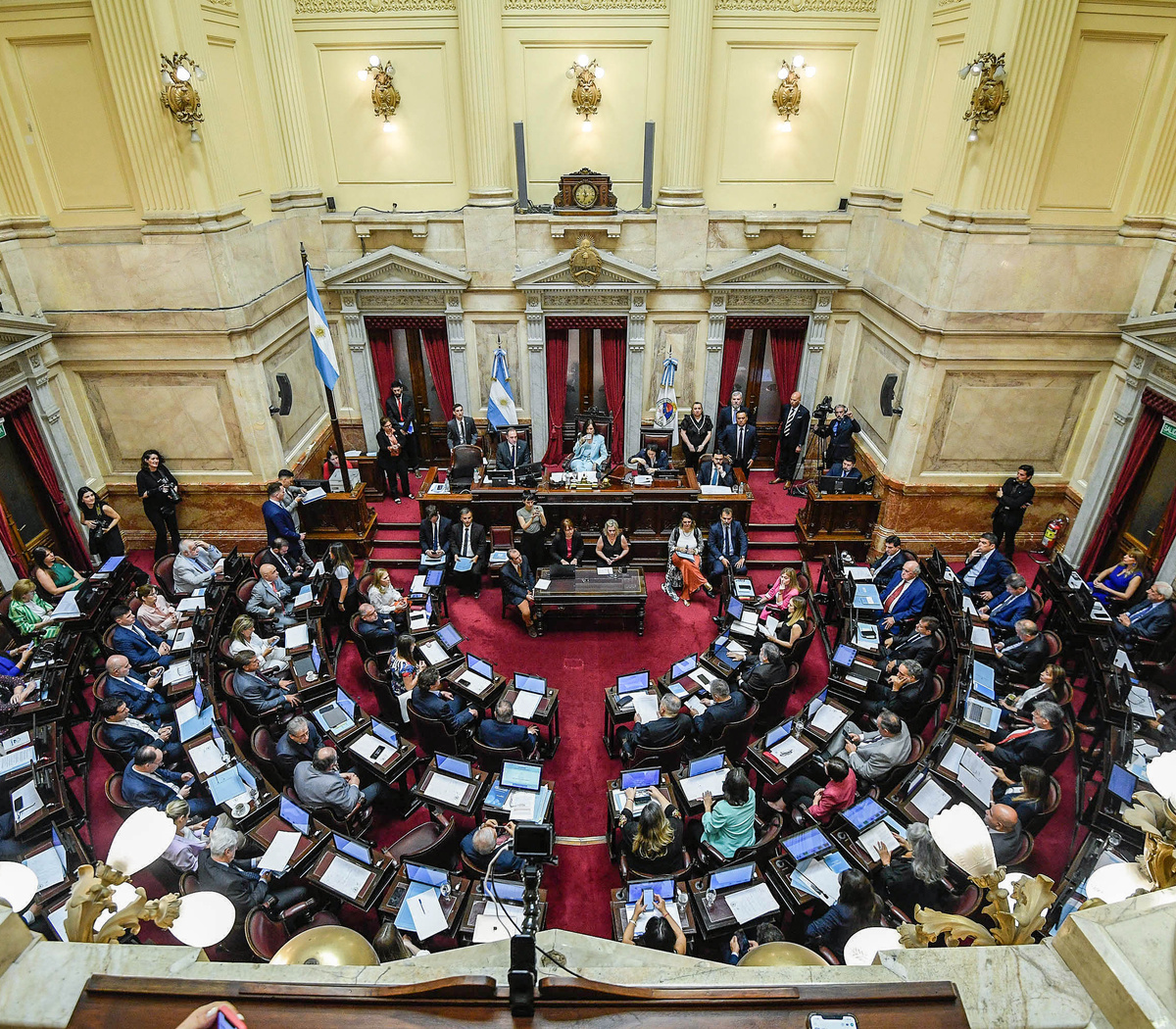 11,6 millones al mes: el sueldo que los senadores se votaron mientras nadie miraba