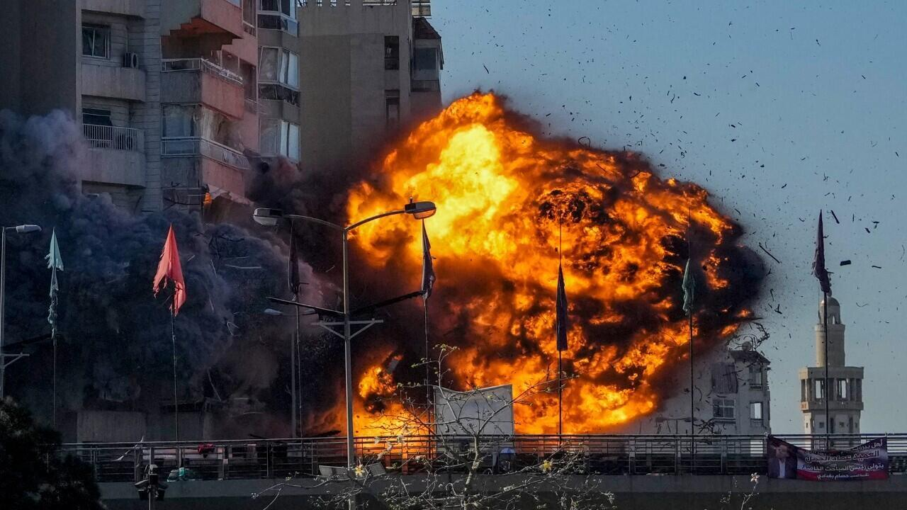 Israel bombardea Líbano y deja 31 muertos: Hezbolá responde por la muerte de Khamenei mientras Beirut intenta mantenerse al margen