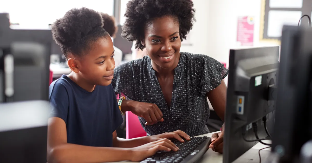 La brecha invisible: infancia, territorio y educación digital en América Latina