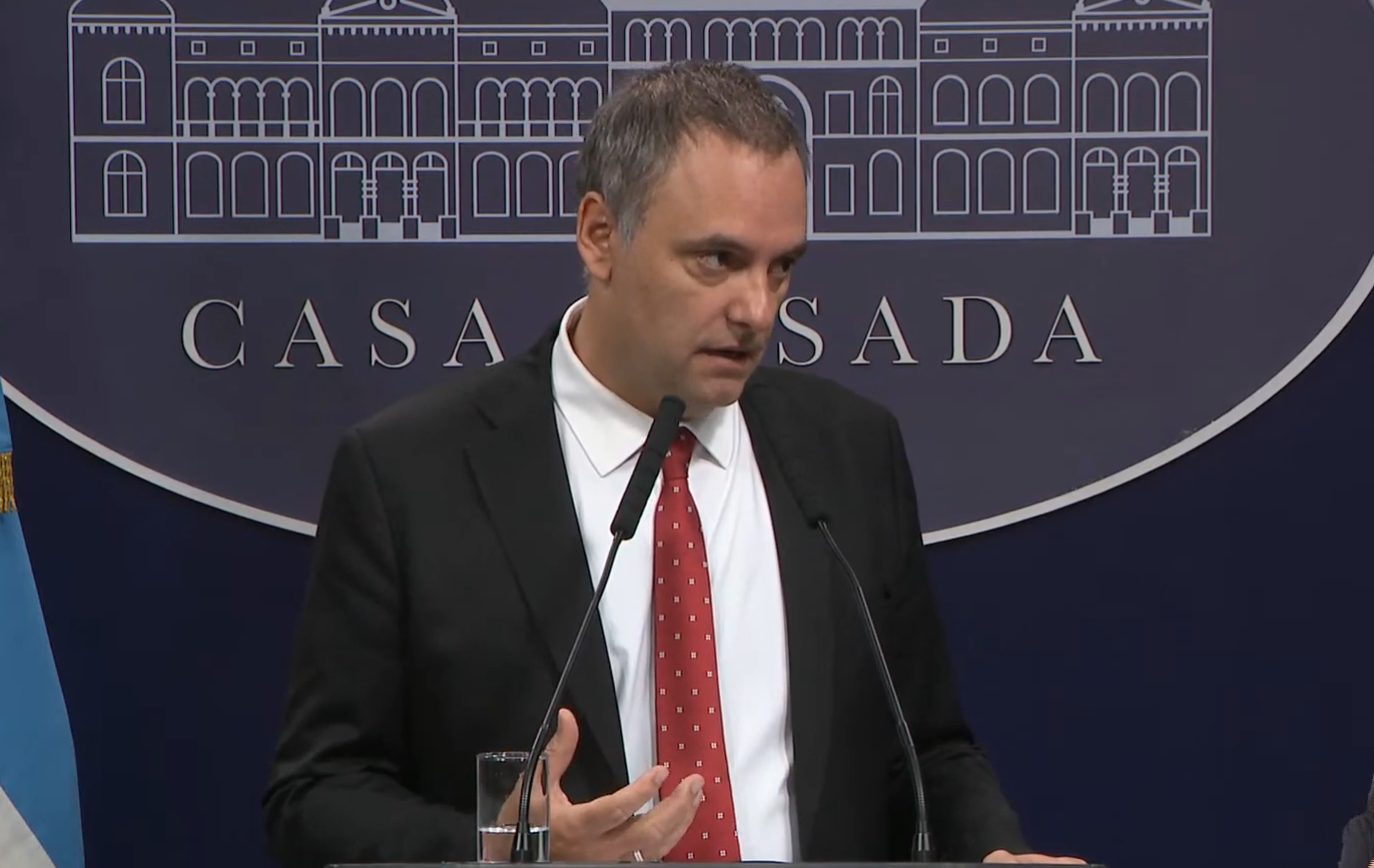 La cortina de humo de Adorni: quieren las declaraciones juradas de los periodistas para no tener que explicar las suyas