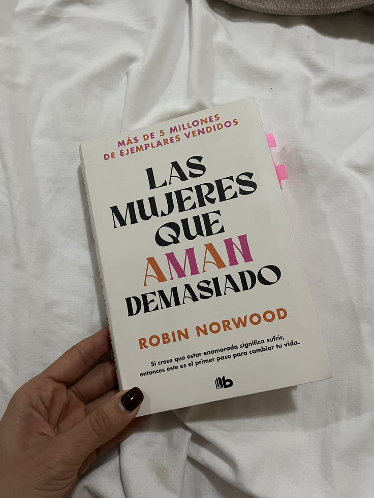 Amar hasta desaparecer: la pedagogía del sacrificio en el bestseller que culpó a las mujeres