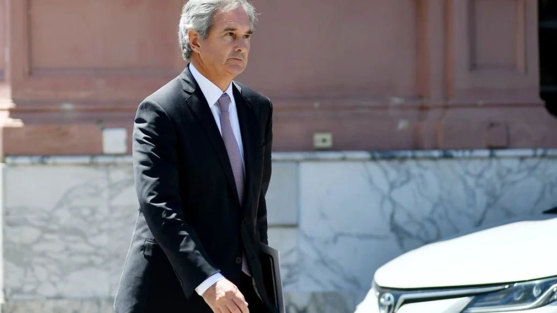 Sturzenegger quiere regalarles las patentes de los medicamentos a los yanquis, pero Quirno le puso el freno