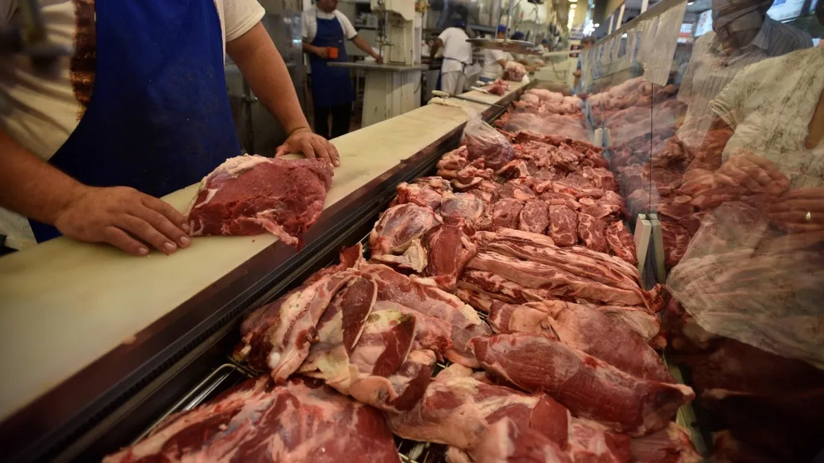 Comer carne ya es un lujo: el consumo cayó casi 7% y el salario no alcanza