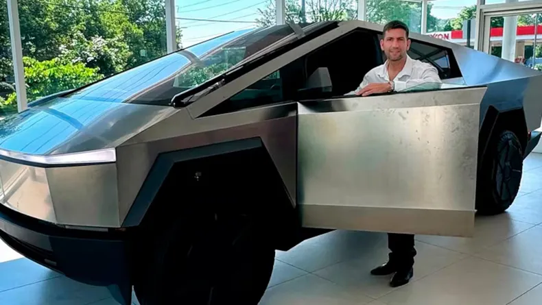 Motosierra para jubilados, Cybertruck para libertarios