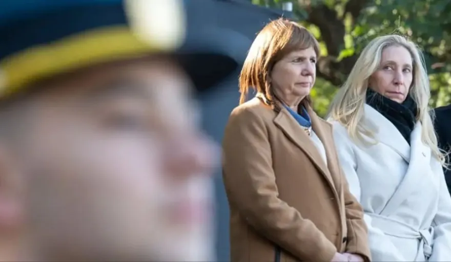 Karina rajó a Bullrich y ahora el circo libertario se prende fuego solo