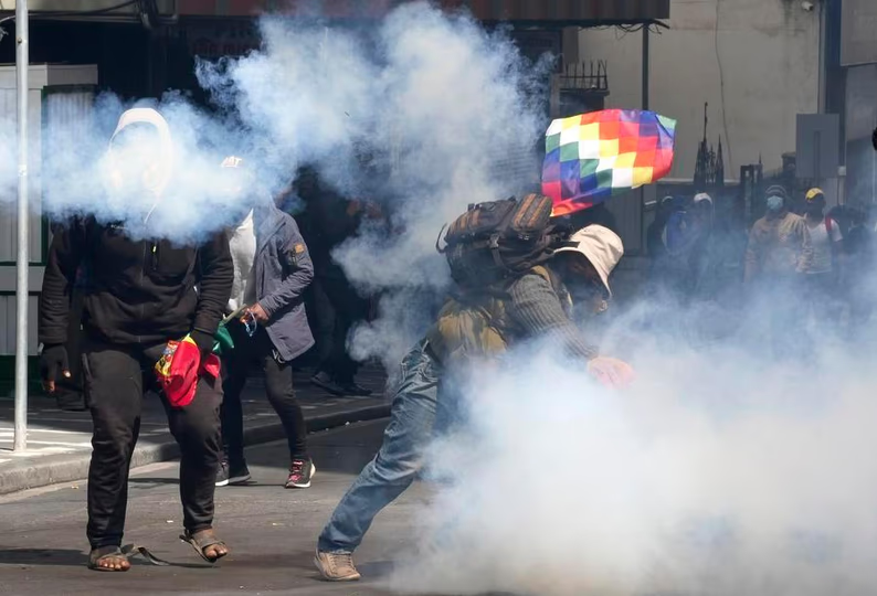 Bolivia autoriza la intervención militar en las protestas: el riesgo de una escalada de violencia que no resolverá la crisis