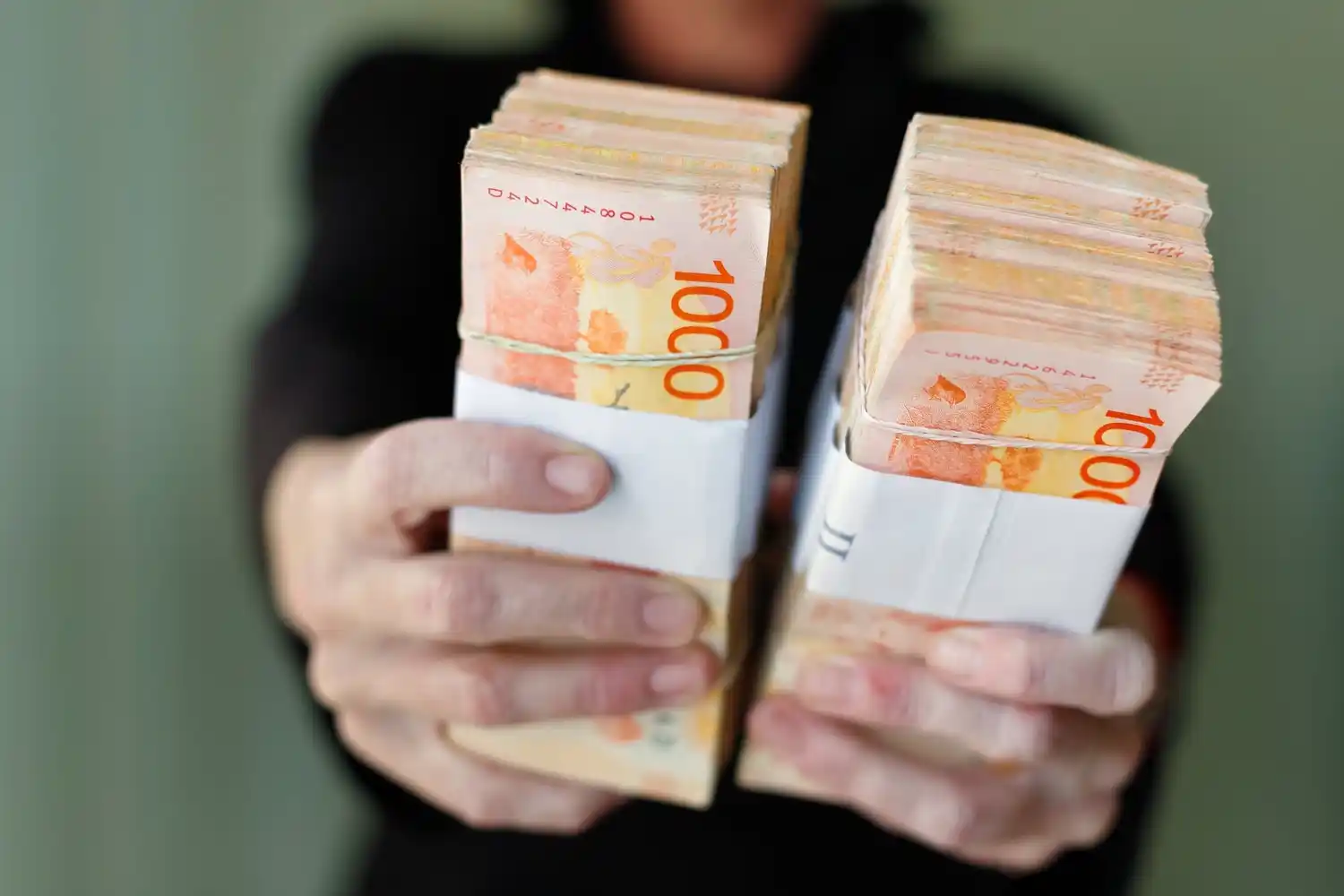 Ni los profesionales llegan: los salarios pretendidos ya rozan los $1,8 millones