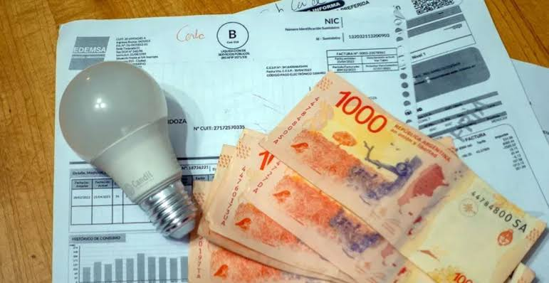 Tarifazo sin freno: los servicios ya aumentaron 919% desde la llegada de Milei