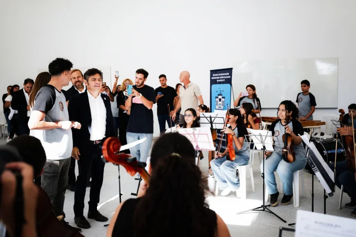 Kicillof acelera la obra pública y ya inauguró 318 escuelas pese al ajuste nacional