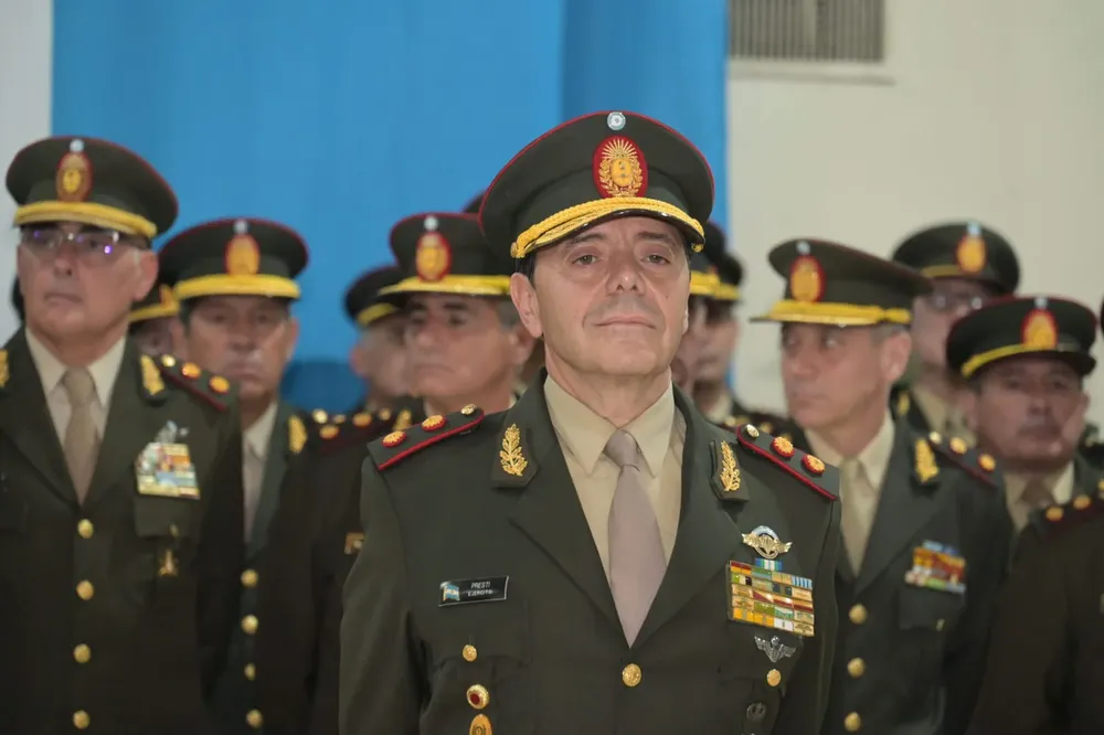 Docentes del Ejército denuncian salarios de pobreza y convocan a una protesta nacional