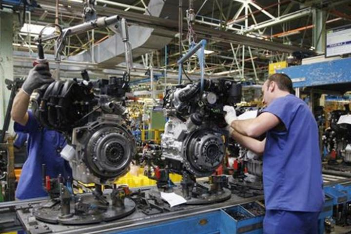 La industria acumula diez caídas en once meses y ya prevén la pérdida de 105.000 empleos