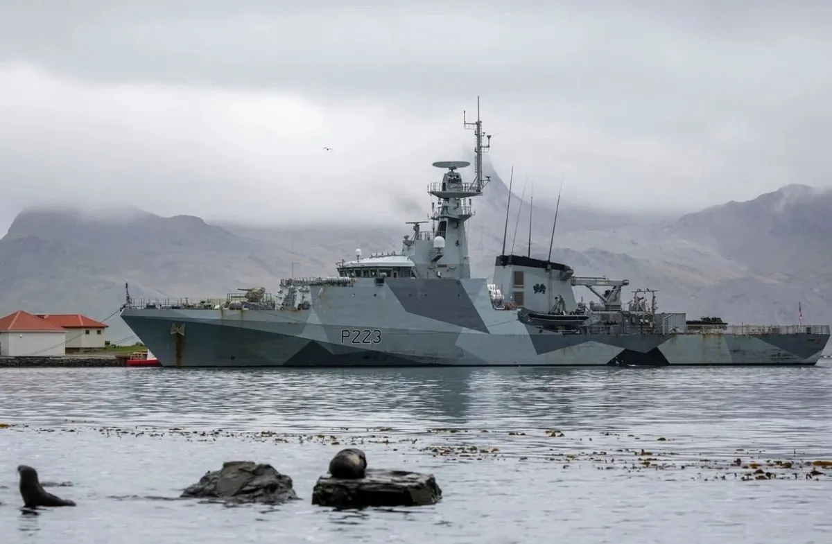 Un buque militar británico cruzó aguas argentinas y el Gobierno eligió el silencio