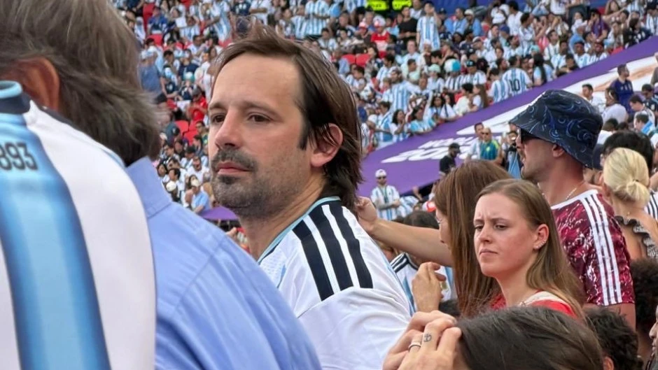 La austeridad era para la tribuna; la platea era para ellos