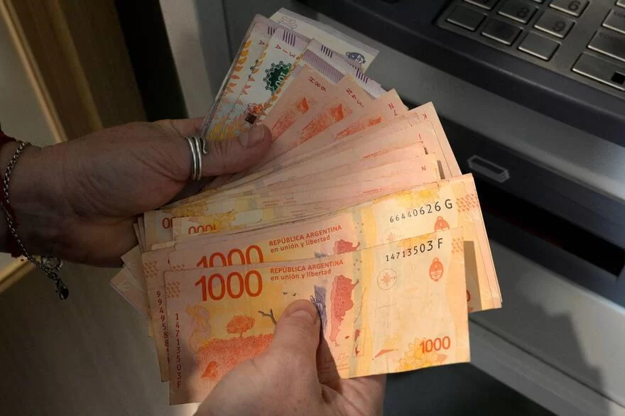 El salario mínimo perdió más del 40% de su poder de compra con Milei