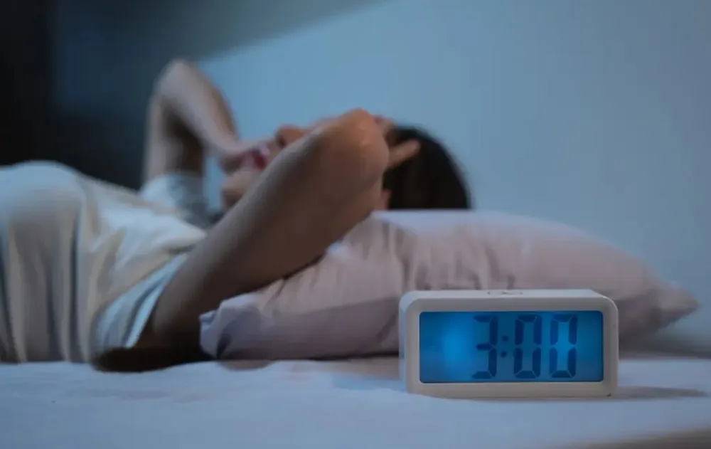 ¿Por qué muchas personas se despiertan a las 3 de la madrugada? La ciencia tiene varias respuestas