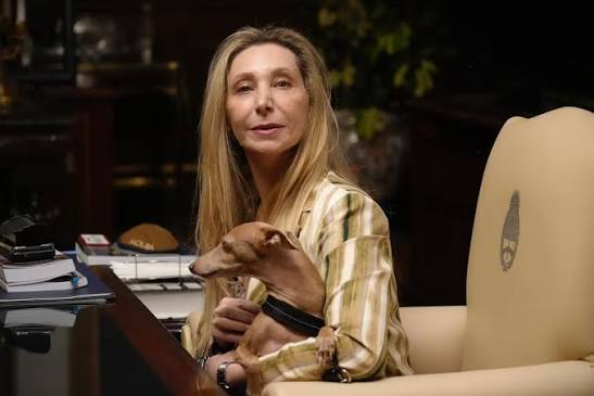 Karina creó el «Día de la Unidad» para conmemorar… un tuit propio