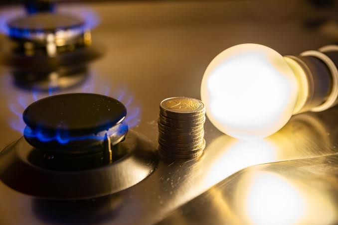Agosto arranca con otro golpe al bolsillo: suben la luz y el gas