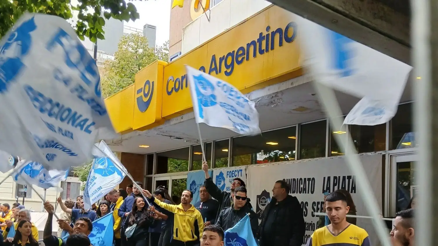 Santilli acelera la privatización del Correo: el Gobierno busca vender el 90% de la empresa en la Bolsa
