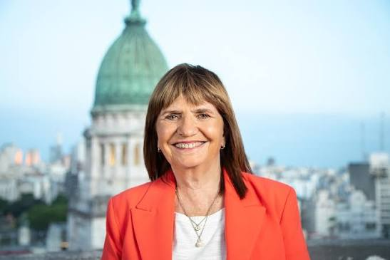 Bullrich ya tiene partido por si Milei la echa: la motosierra viene con asiento eyectable
