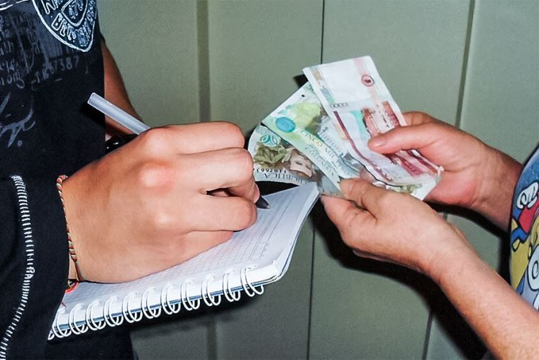 Préstamos de $10.000, intereses del 100% y amenazas: la usura barrial llega al Congreso