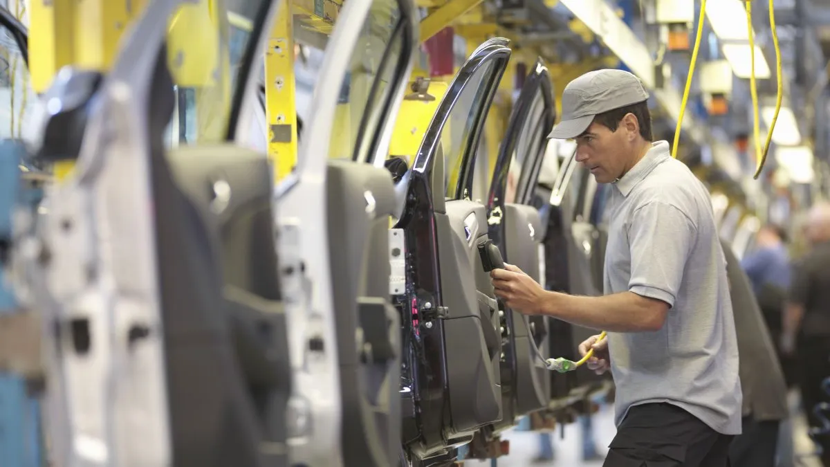 La industria no levanta: cayó 2,2% y los textiles se derrumbaron 24,4%