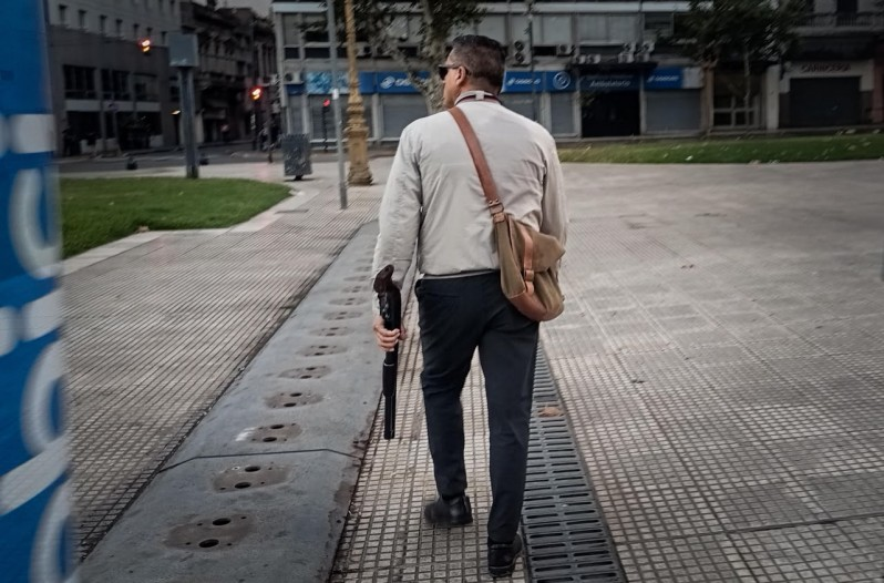 Un policía de civil disparó contra la protesta y salpica a Monteoliva