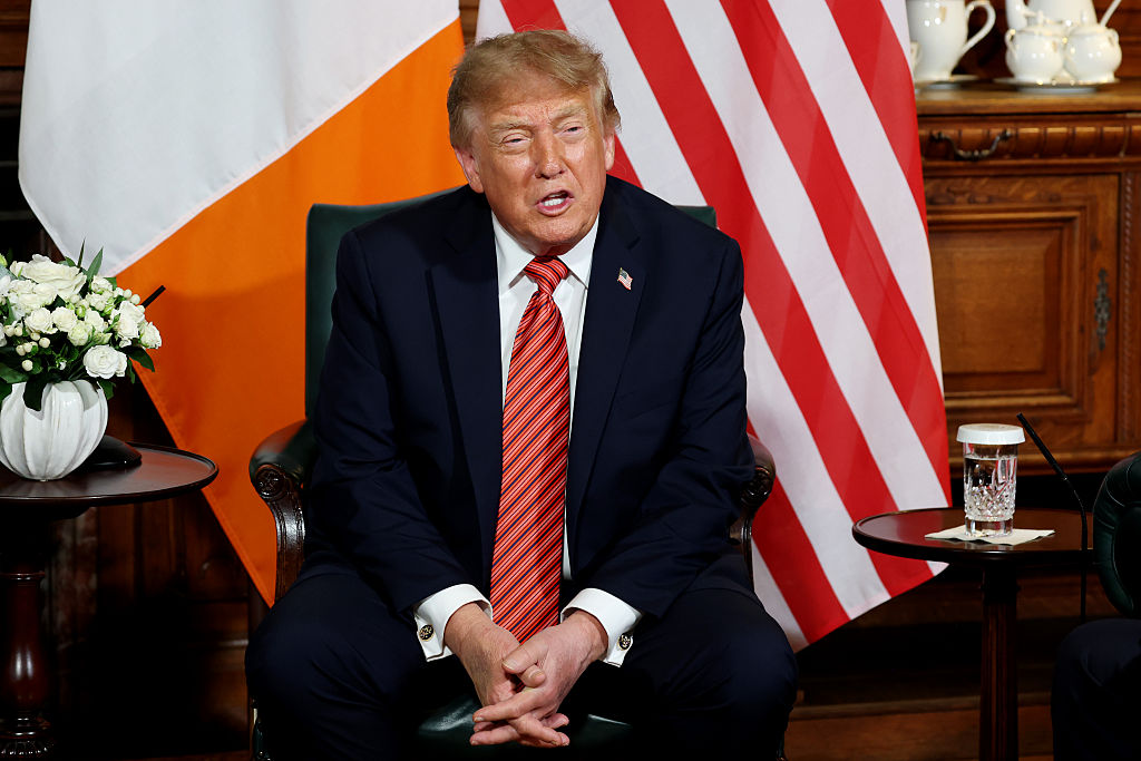 Trump usa Malvinas para golpear a Londres y se ofrece a resolver la crisis que imagina