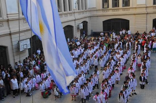 PISA 2025: la escuela argentina pierde la batalla por el aprendizaje y la atención