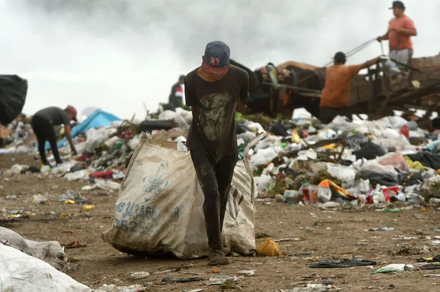 La pobreza vuelve a subir: 1,7 millones de personas cayeron debajo de la línea en seis meses