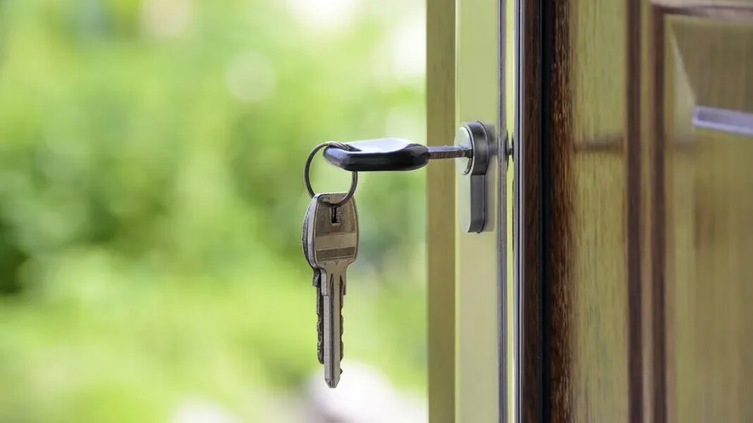 La casa propia desaparece del horizonte: 2,5 millones de jóvenes siguen viviendo con sus padres