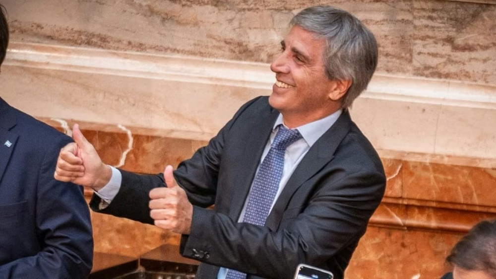 El Presupuesto de Caputo promete 4% de crecimiento, salarios ganándole a la inflación y un dólar de $1.847: la cuenta que deberá cerrar en 2027