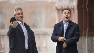El PRO ya no entra en un taxi: ahora se pelean por quién maneja