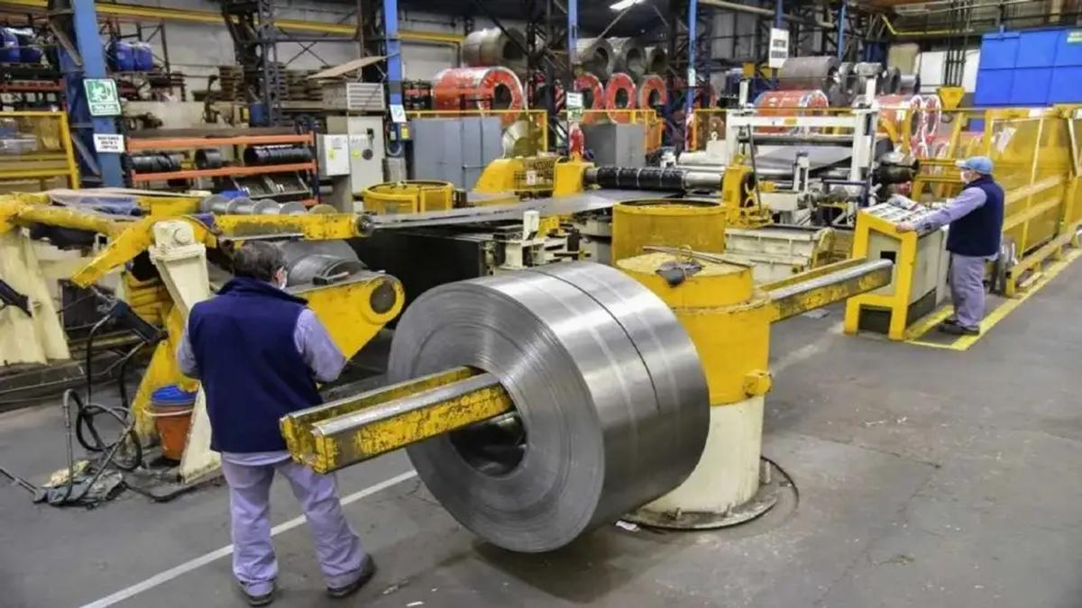 Milei llega al cierre de 2026 con 30.748 empleos industriales perdidos en Buenos Aires y nuevas disputas por el ajuste