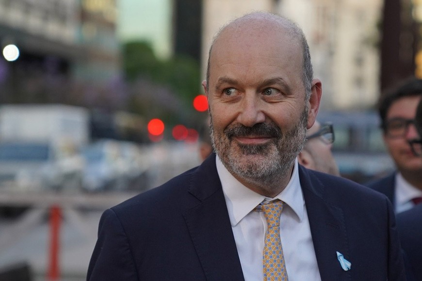 Sturzenegger va por otros 20 mil estatales: el Gobierno elimina cargos permanentes y ATE denuncia retiros bajo amenaza