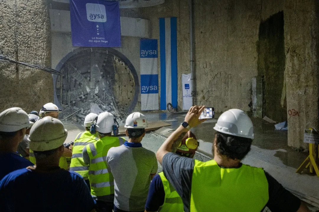 Milei adjudicó AySA por US$340 millones: el agua de 14 millones de personas pasa a manos de un consorcio privado