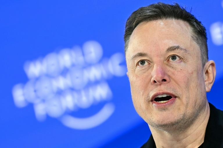 Tesla ante la Justicia por racismo: trabajadores negros cobraban 1.533 dólares menos por mes, según California