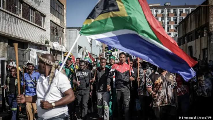 Sudáfrica: asesinaron a un migrante a golpes y la Policía investiga a cinco hombres por ataques xenófobos
