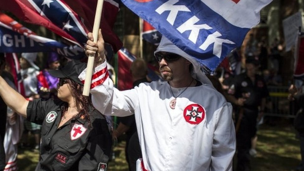 El Ku Klux Klan apareció en una universidad de EE. UU. y los estudiantes negros exigen sanciones contra el racismo