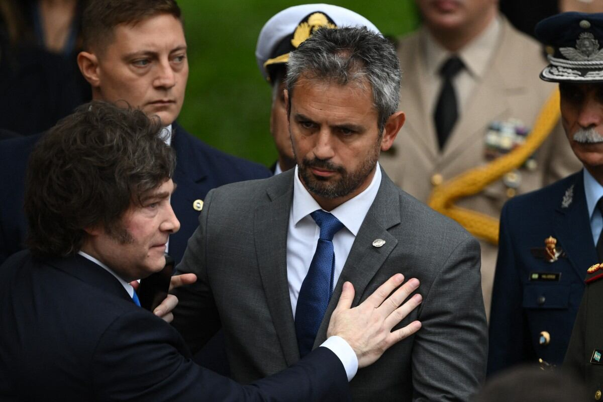 Malvinas: Menem disputa poder con Caputo mientras negocian proteger a empresas de Estados Unidos