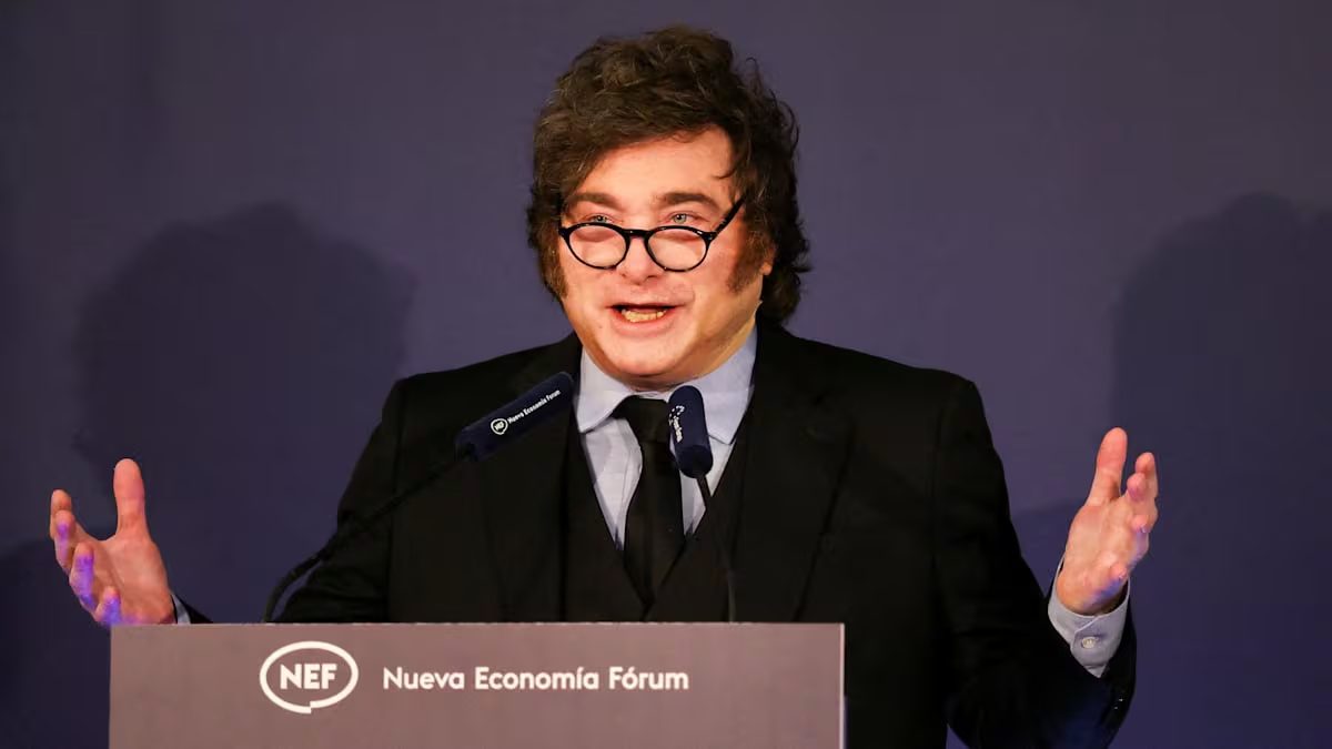 Milei fue a España a ayudar a la derecha y terminó haciéndole campaña a Sánchez: ¡el boludo es una donación internacional al socialismo!