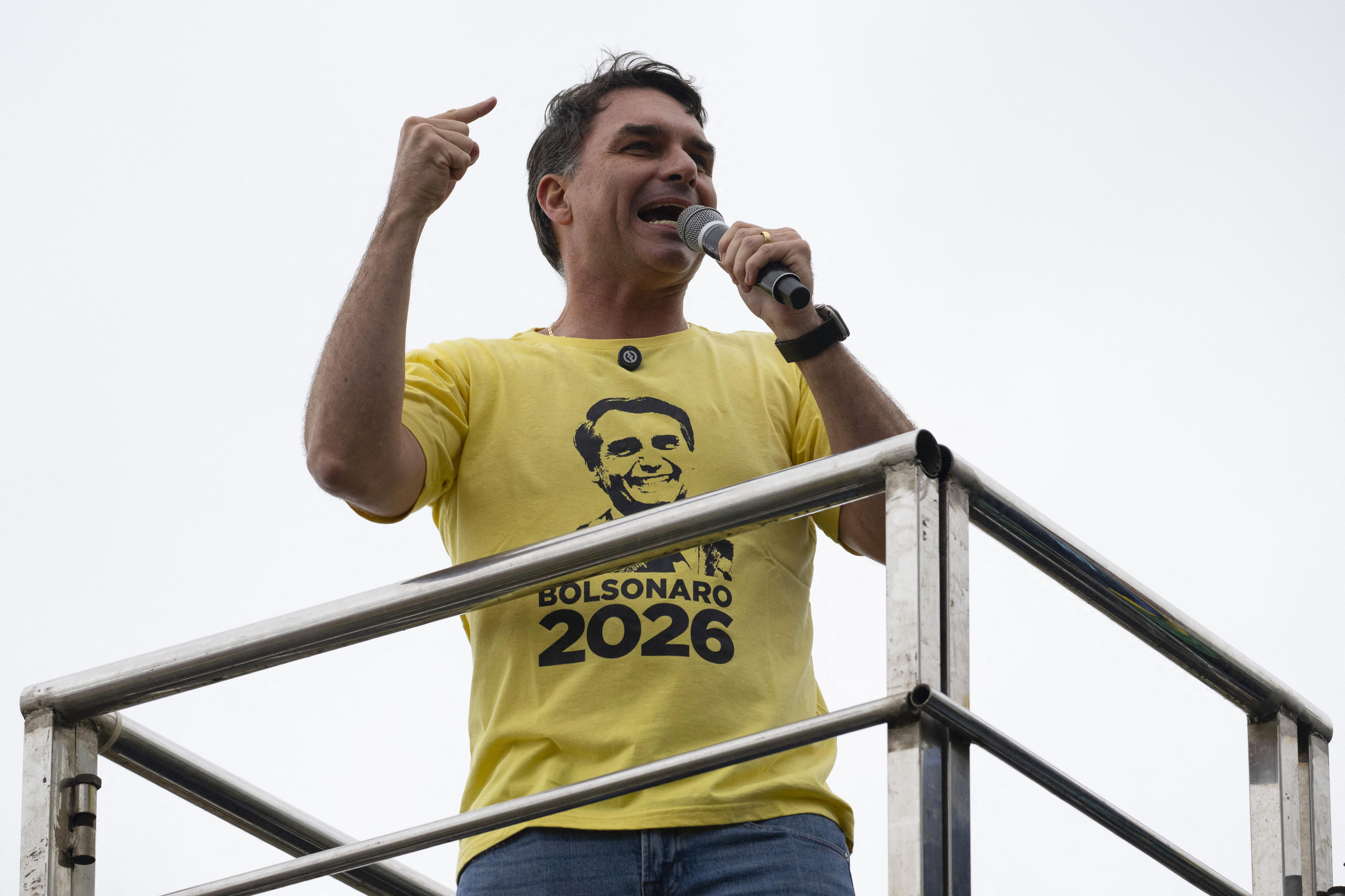 Bolsonaro huyó a Estados Unidos y dejó a la derecha brasileña peleándose por su herencia política