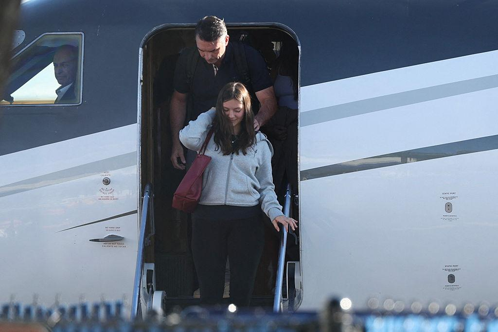 Flávio Bolsonaro escapó en un avión de una firma vinculada al escándalo de corrupción en Discapacidad