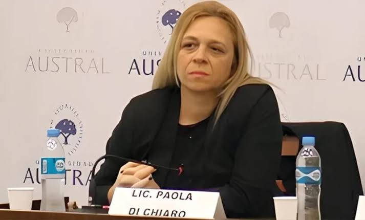 La mujer que maneja Malvinas y sigue en la fundación asociada al soft power británico